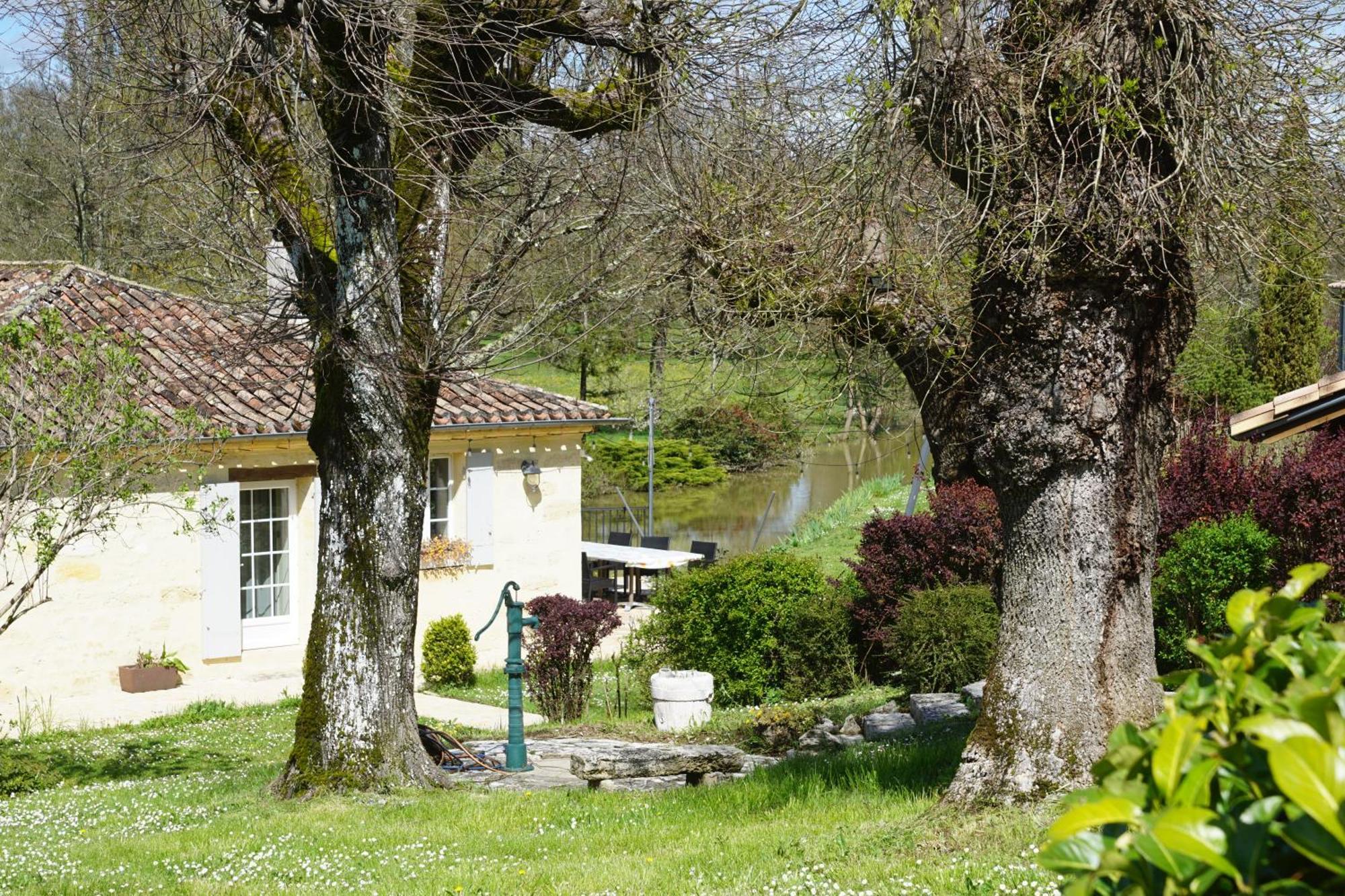 물랑 노트르담 호텔 Saint-Genès-de-Castillon 외부 사진